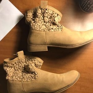 Size 8 chestnut lace ankle boots